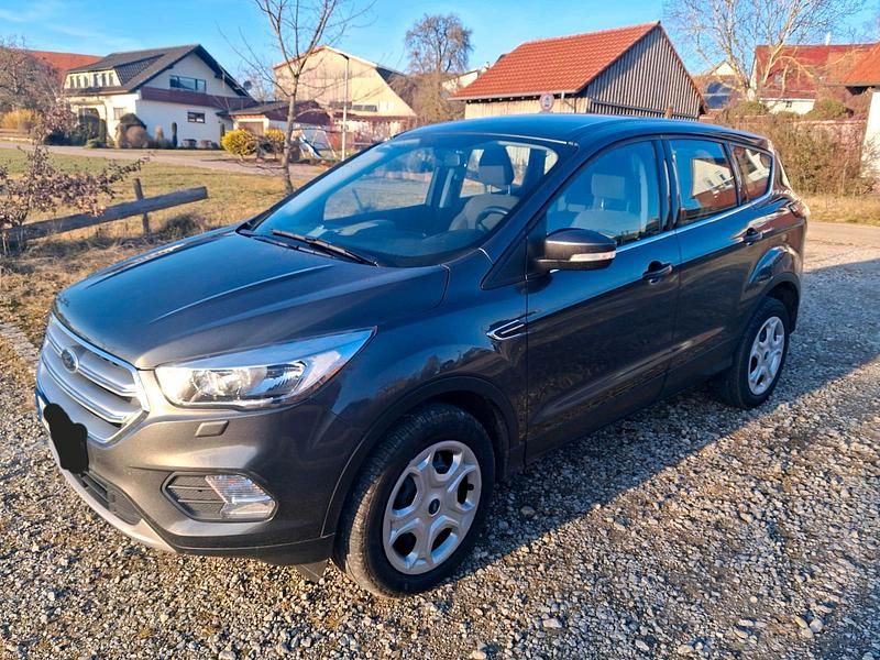 Gebraucht Ford Kuga Trend 120 PS (88 kW) 2019 Grau SUV
