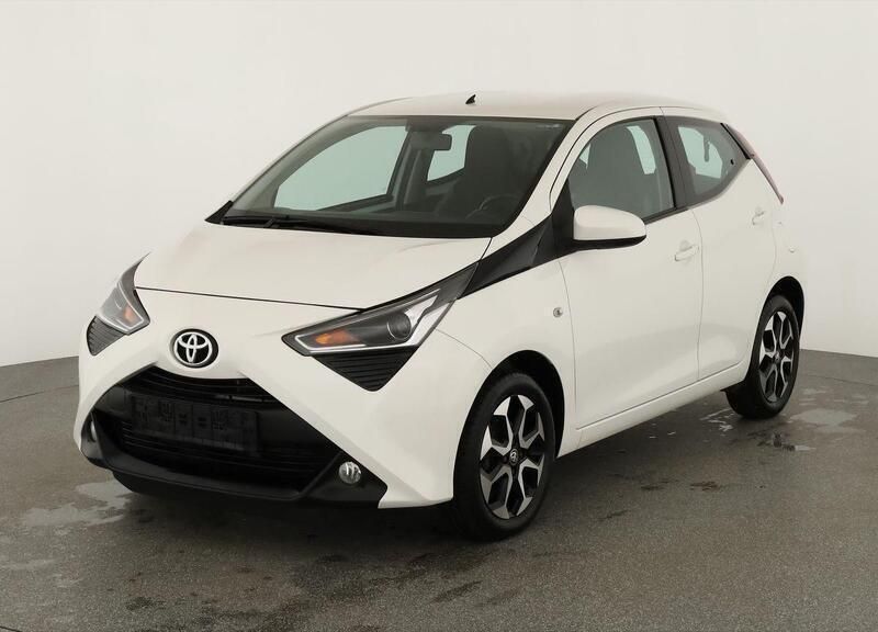 Weiß Gebraucht 2019 Toyota Aygo X-play Kleinwagen | 12.695 € (Teuer) - Bild 1/4