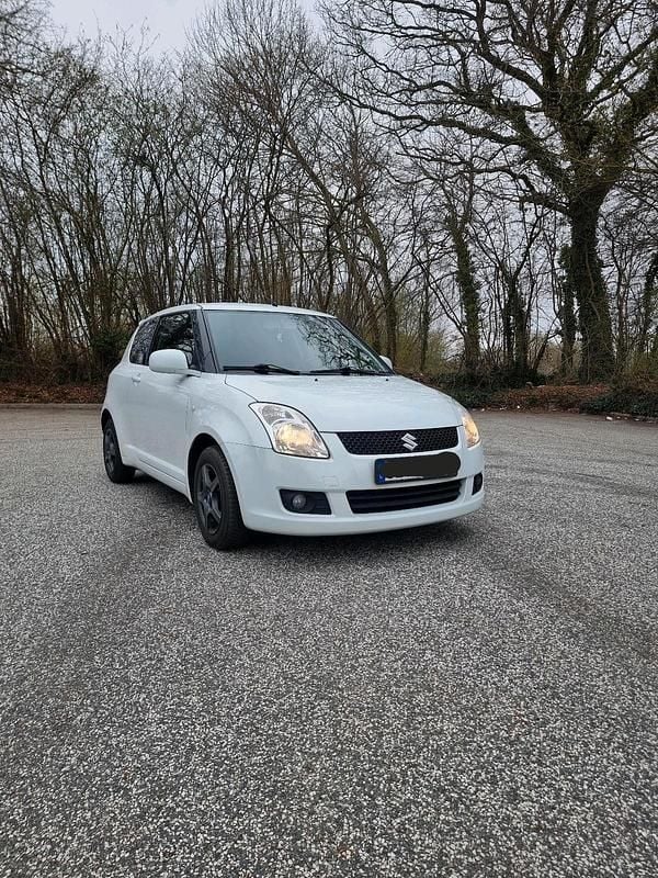 Gebraucht Suzuki Swift 92 PS (67 kW) 2009 Weiß Kleinwagen