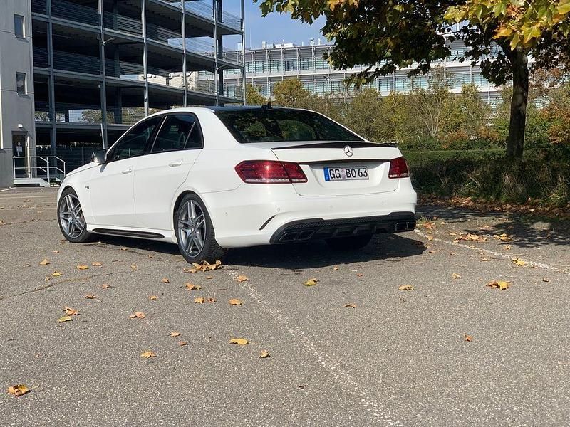 Gebraucht Mercedes E400 Avantgarde 333 PS (244 kW) 2014 Weiß Limousine