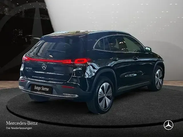Gebraucht Mercedes EQA250 Progressive 139 kW (190 PS) 2021 Schwarz SUV