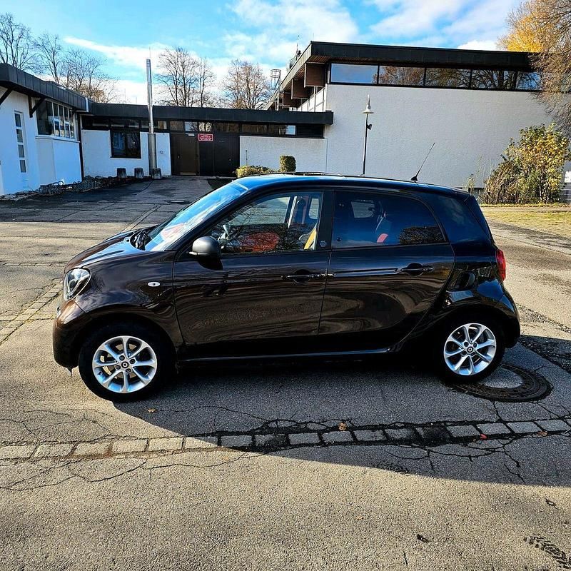 Gebraucht Smart ForFour Electric Drive 60 kW (82 PS) 2019 Braun Kleinwagen
