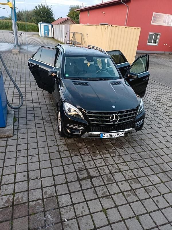 Schwarz Gebraucht 2013 Mercedes ML250 SUV | 16.666 € (Fairer Preis) - Bild 1/4