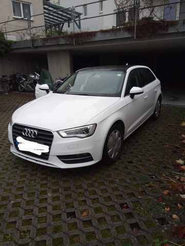 Weiß Gebraucht 2015 Audi A3 Sportback Kleinwagen | 14.000 € (Superpreis) - Bild 1/4