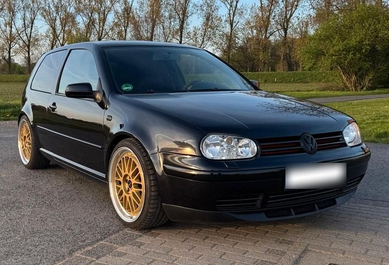 Second-hand VW Golf 200 CP (147 kW) 2002 Negru Coupe