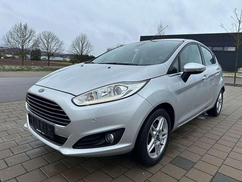 Gebraucht Ford Fiesta Titanium 101 PS (74 kW) 2014 Silber Kleinwagen
