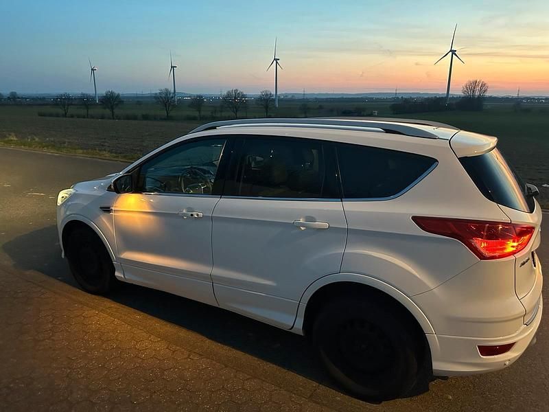 Weiß Gebraucht 2014 Ford Kuga SUV | 10.499 € (Guter Preis) - Bild 1/4