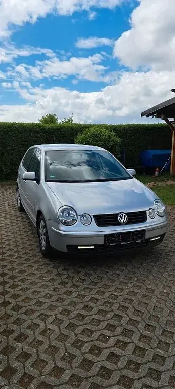 Gebraucht VW Polo Basis 64 PS (47 kW) 2004 Silber Kleinwagen