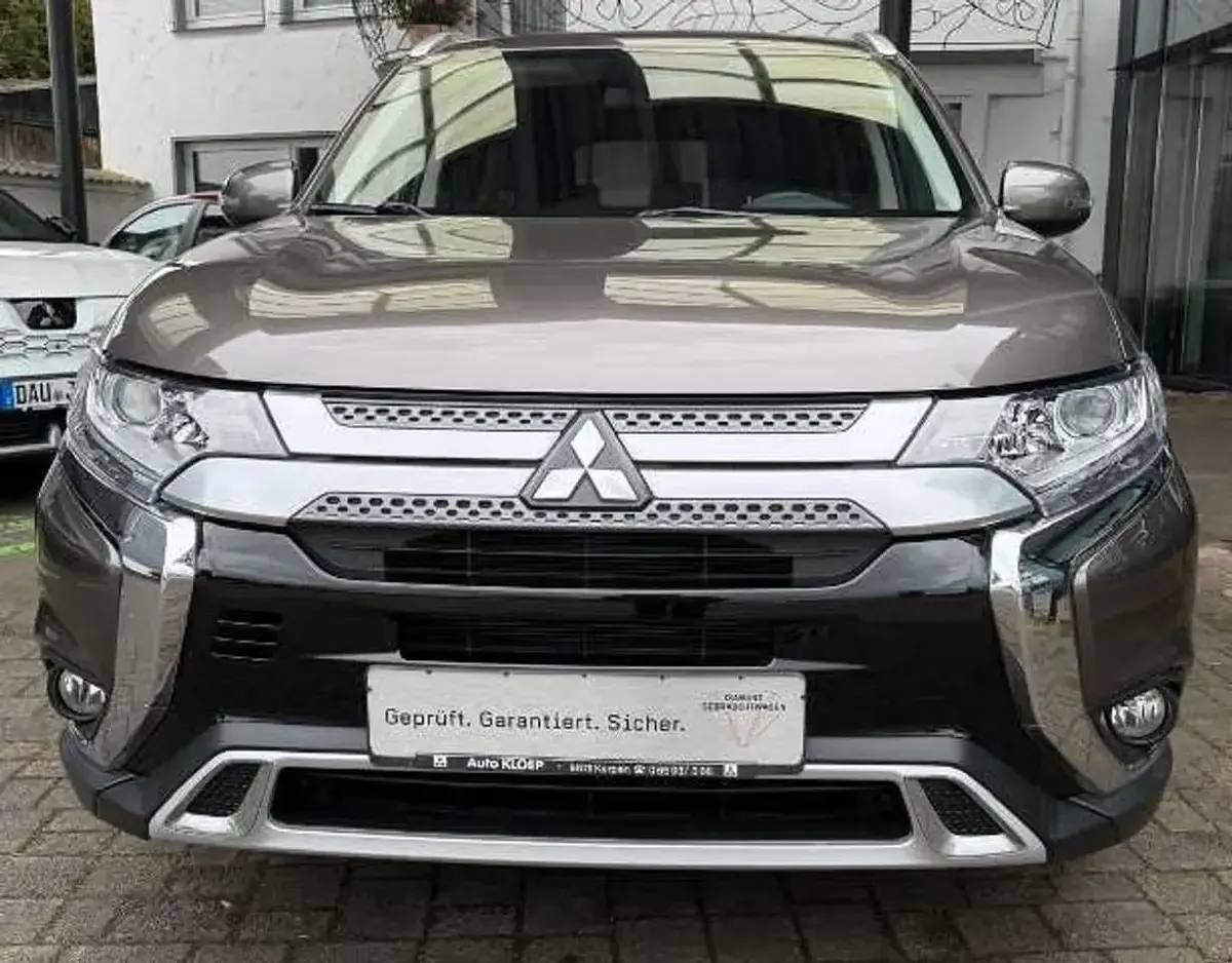 Gebraucht Mitsubishi Outlander Active 150 PS (110 kW) 2020 Granitbraun SUV