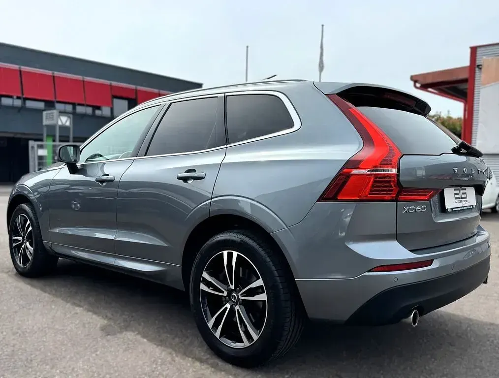 Gebraucht Volvo XC60 Momentum 150 PS (110 kW) 2019 Grau SUV