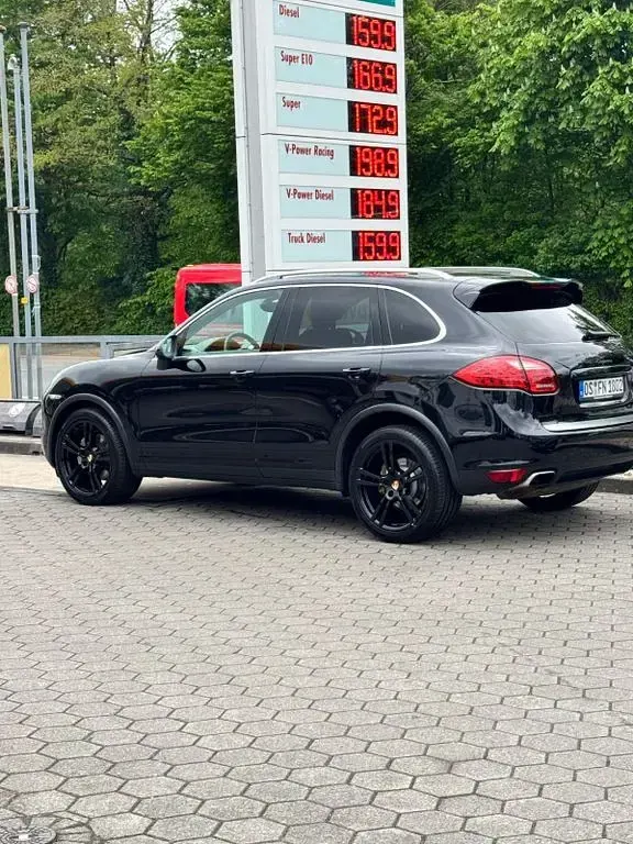 Gebraucht Porsche Cayenne Diesel 245 PS (180 kW) 2011 Schwarz SUV