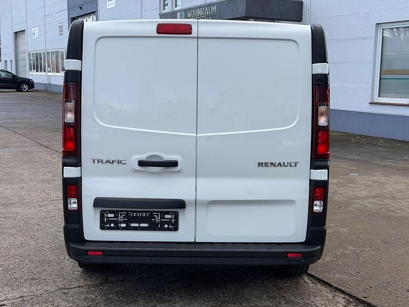 Gebraucht Renault Trafic Komfort 121 PS (88 kW) 2017 Weiß Van / Kleinbus