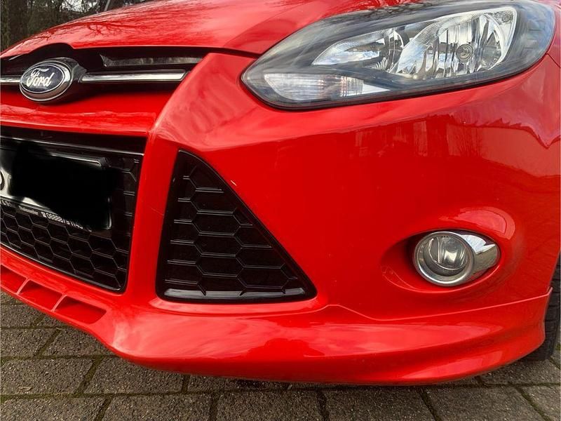 Gebraucht Ford Focus Titanium 182 PS (133 kW) 2014 Rot Limousine