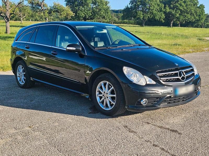 Schwarz Gebraucht 2009 Mercedes R350 Style Van / Kleinbus | 14.999 € - Bild 1/4