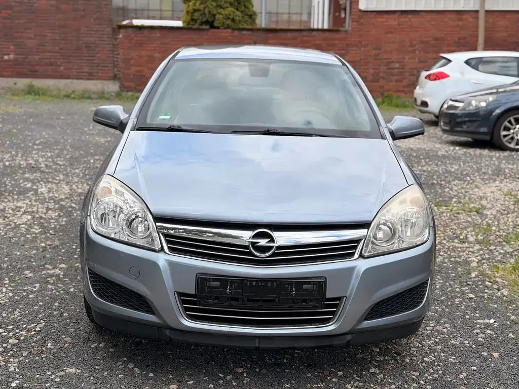 Brugt Opel Astra Edition 90 HK (66 kW) 2008 Sølv Sedan