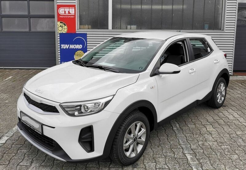 Weiß Gebraucht 2023 Kia Stonic Edition 7 SUV | 16.899 € (Guter Preis) - Bild 1/4