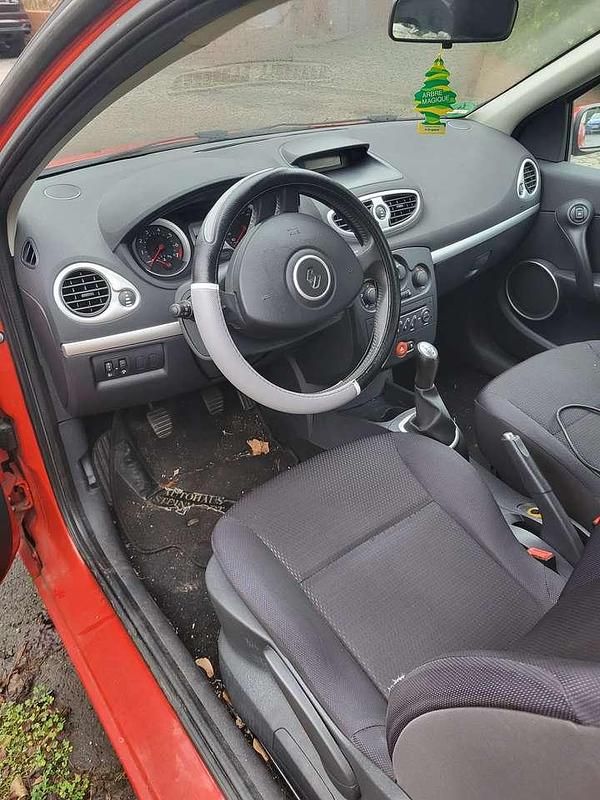 Gebraucht Renault Clio II Exception 101 PS (74 kW) 2007 Rot Limousine