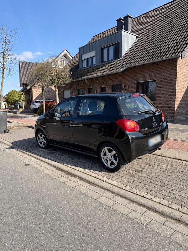 Gebraucht Mitsubishi Space Star 71 PS (52 kW) 2015 Schwarz Kleinwagen