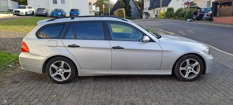 Gebraucht BMW 320 150 PS (110 kW) 2006 Grau Kombi