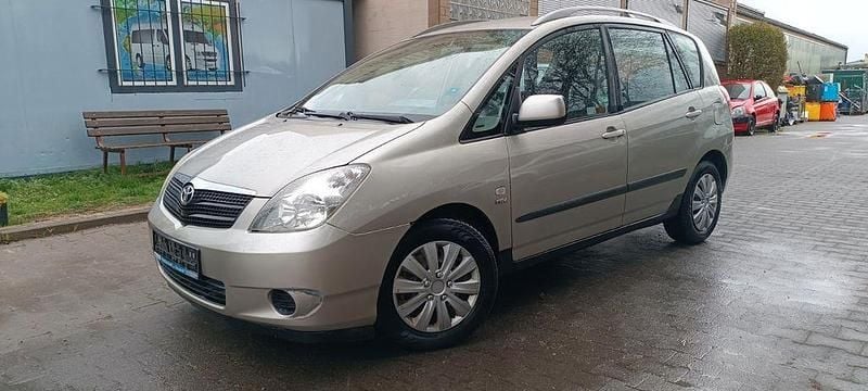 Gebraucht Toyota Corolla Verso 110 PS (80 kW) 2002 Gold Van / Kleinbus