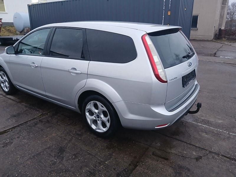 Gebraucht Ford Focus Style 109 PS (80 kW) 2010 Silber Kombi