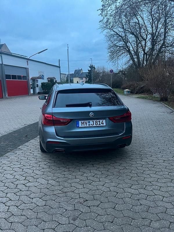Gebraucht BMW 520 M Sport 190 PS (139 kW) 2017 Grau Kombi