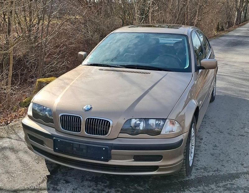 Gebraucht BMW 318 118 PS (86 kW) 2001 Gold Limousine