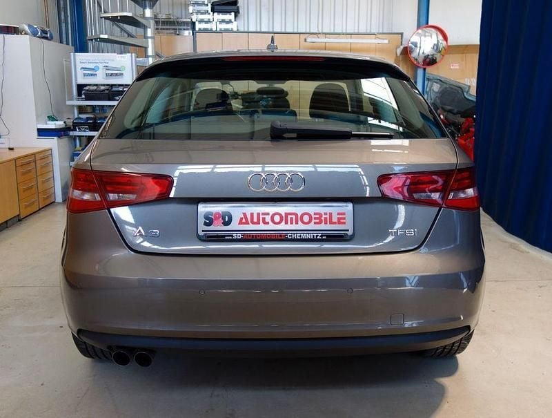 Gebraucht Audi A3 Ambiente 125 PS (91 kW) 2015 Grau Kleinwagen