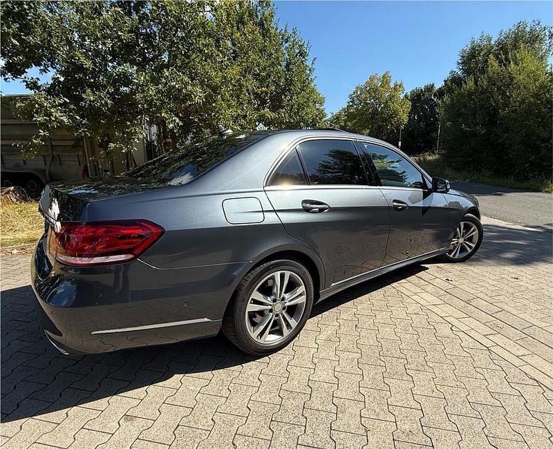 Grau Gebraucht 2013 Mercedes E350 Limousine | 16.750 € (Guter Preis) - Bild 1/4
