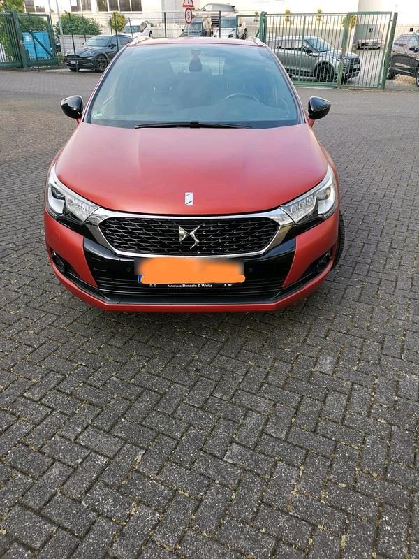 Rot Gebraucht 2017 Citroën DS4 Kleinwagen | 13.000 € - Bild 1/4