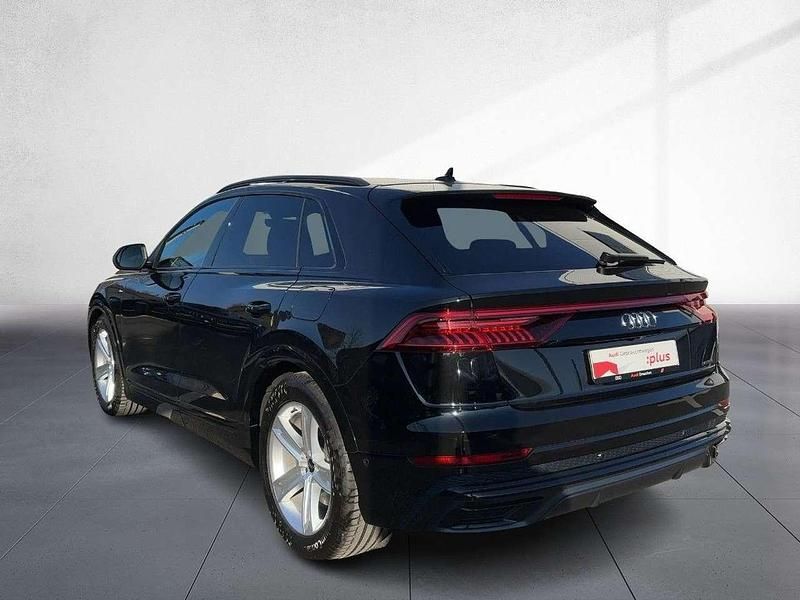Gebraucht Audi Q8 Ambiente 381 PS (280 kW) 2022 Mythosschwarz metallic SUV
