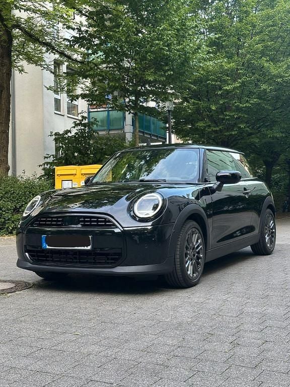 Schwarz Gebraucht 2024 Mini Cooper Classic Kleinwagen | 24.899 € (Guter Preis) - Bild 1/4