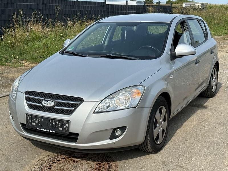 Silber Gebraucht 2009 Kia Ceed 4 Limousine | 1.350 € (Superpreis) - Bild 1/4