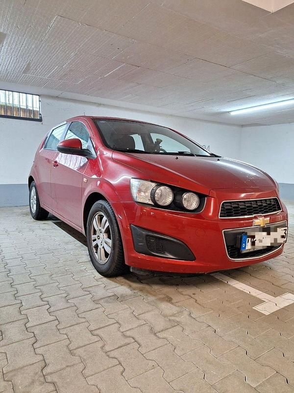Gebraucht Chevrolet Aveo LT 101 PS (74 kW) 2012 Rot Kleinwagen