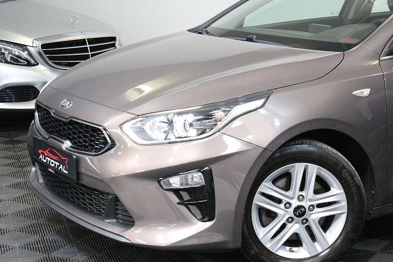 Gebraucht Kia Ceed Vision 140 PS (102 kW) 2019 Braun Kleinwagen