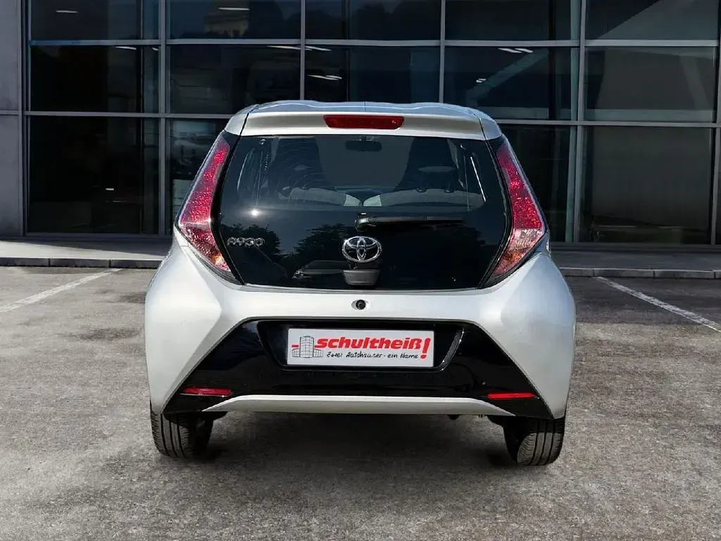 Gebraucht Toyota Aygo X-play 69 PS (50 kW) 2017 Grau Kleinwagen