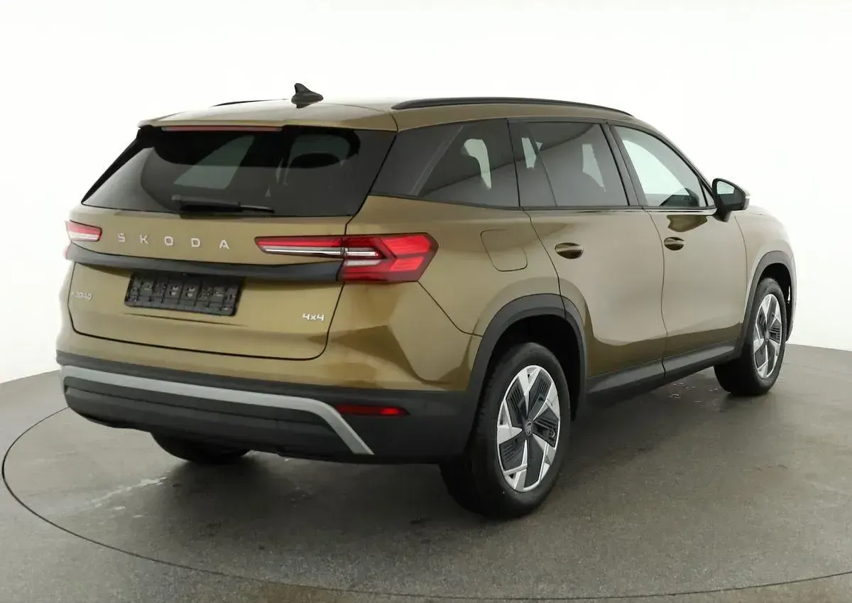 Neu Skoda Kodiaq Selection 193 PS (141 kW) 2026 Gold bronze metallic SUV