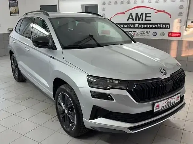 Gebraucht Skoda Karoq SportLine 190 PS (139 kW) 2024 Silber SUV