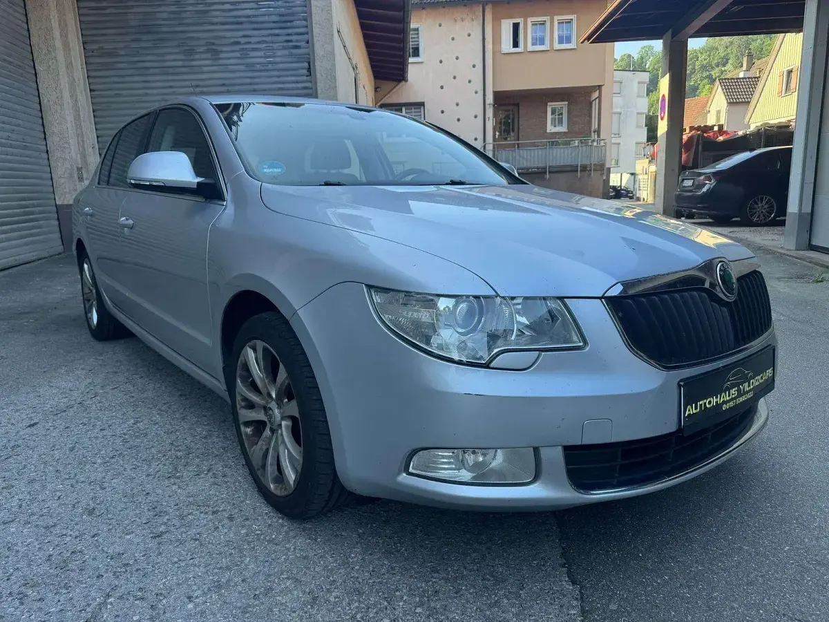 Gebraucht Skoda Superb Ambition 160 PS (117 kW) 2009 Silber Limousine