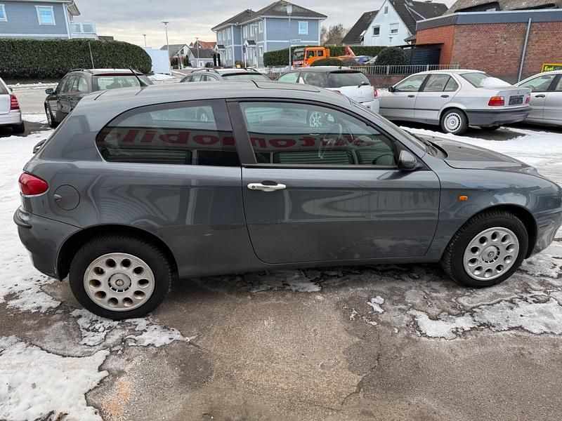 Gebraucht Alfa Romeo 147 120 PS (88 kW) 2003 Grau Kleinwagen