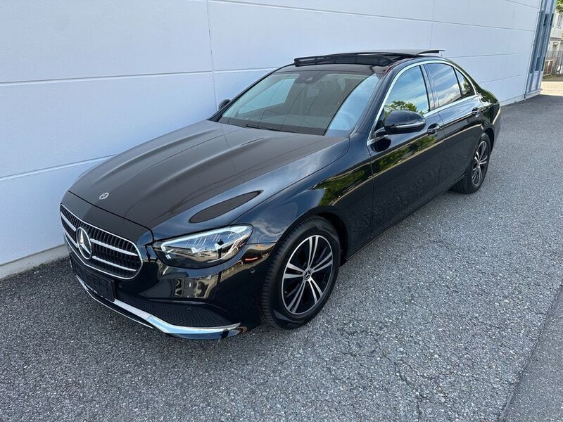 Schwarz Gebraucht 2022 Mercedes E200 Limousine | 42.800 € (Teuer) - Bild 1/4