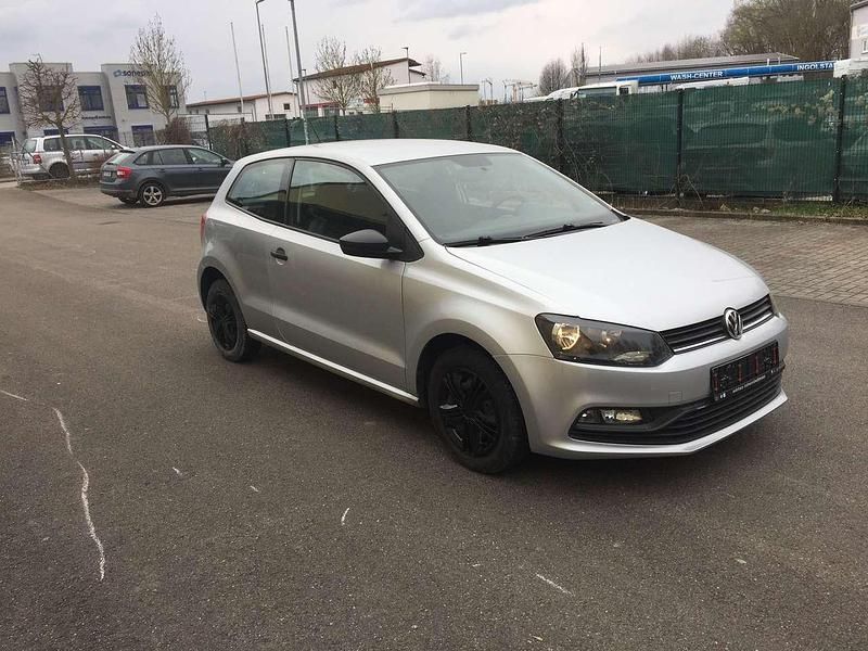 Gebraucht VW Polo 60 PS (44 kW) 2016 Silber Limousine