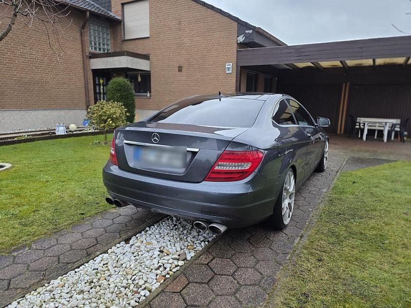 Gebraucht Mercedes C250 204 PS (150 kW) 2012 Grau Coupé