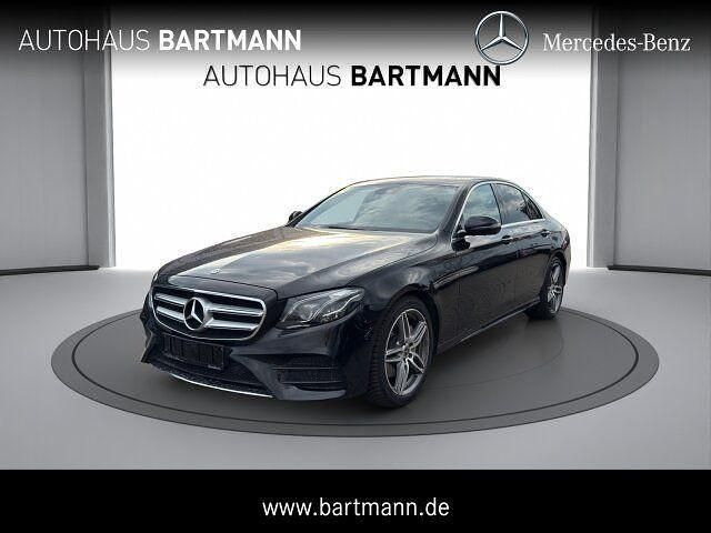 Lack obsidianschwarz Gebraucht 2019 Mercedes E200 AMG Limousine | 32.900 € (Etwas zu teuer) - Bild 1/4