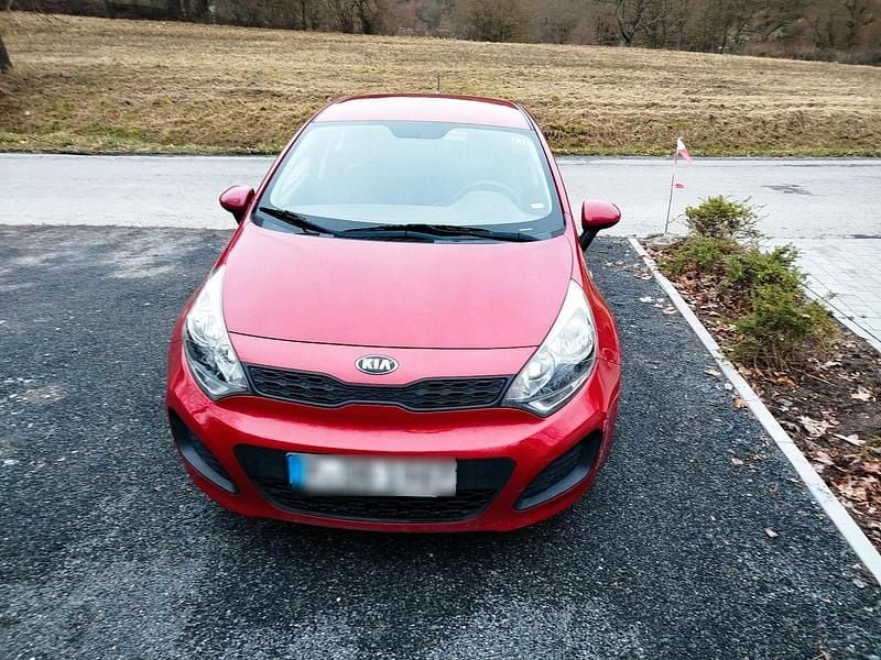 Gebraucht Kia Rio 86 PS (63 kW) 2013 Rot Kleinwagen