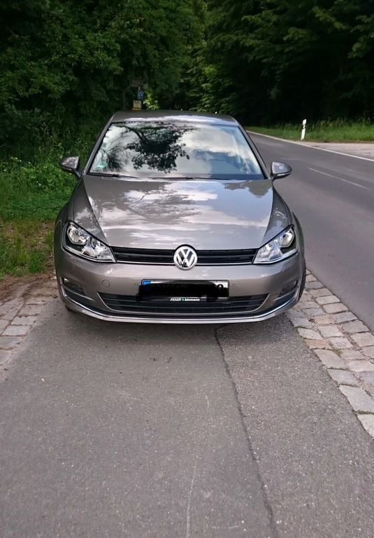 Grau Gebraucht 2017 VW Golf VII Allstar Limousine | 11.600 € (Guter Preis) - Bild 1/4