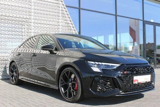 Gebraucht Audi RS3 Ambiente 400 PS (294 kW) 2024 Mythosschwarz metallic Limousine