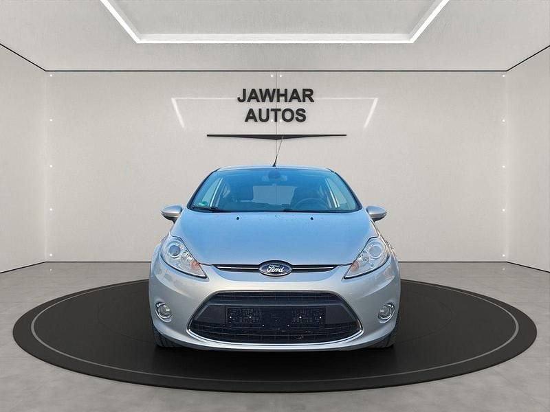 Gebraucht Ford Fiesta Titanium 82 PS (60 kW) 2011 Silber Kleinwagen