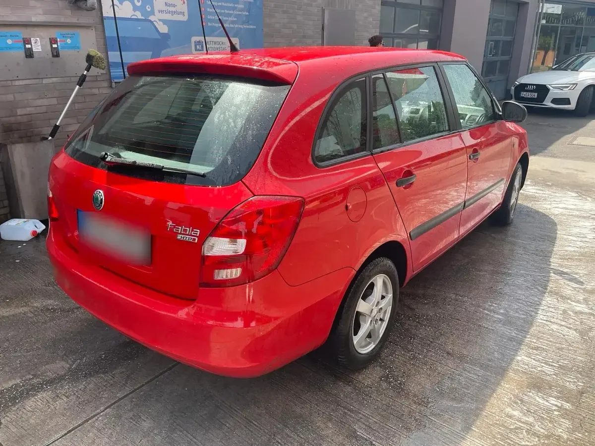 Używany Skoda Fabia 69 KM (50 kW) 2011 Czerwony Kombi