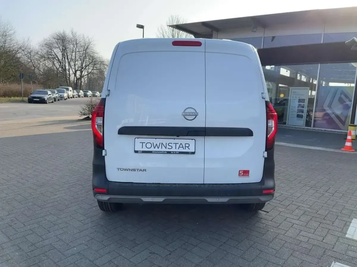 Neu Nissan Townstar N-Connecta 131 PS (96 kW) 2025 Mineral white (s) Van